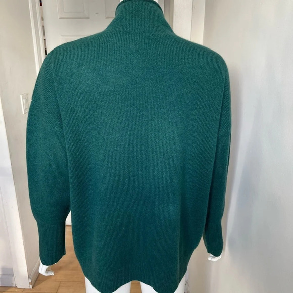 The Group by Babaton Pure Mock neck Cashmere Sweater Green sz Large NWT - Picture 5 of 9